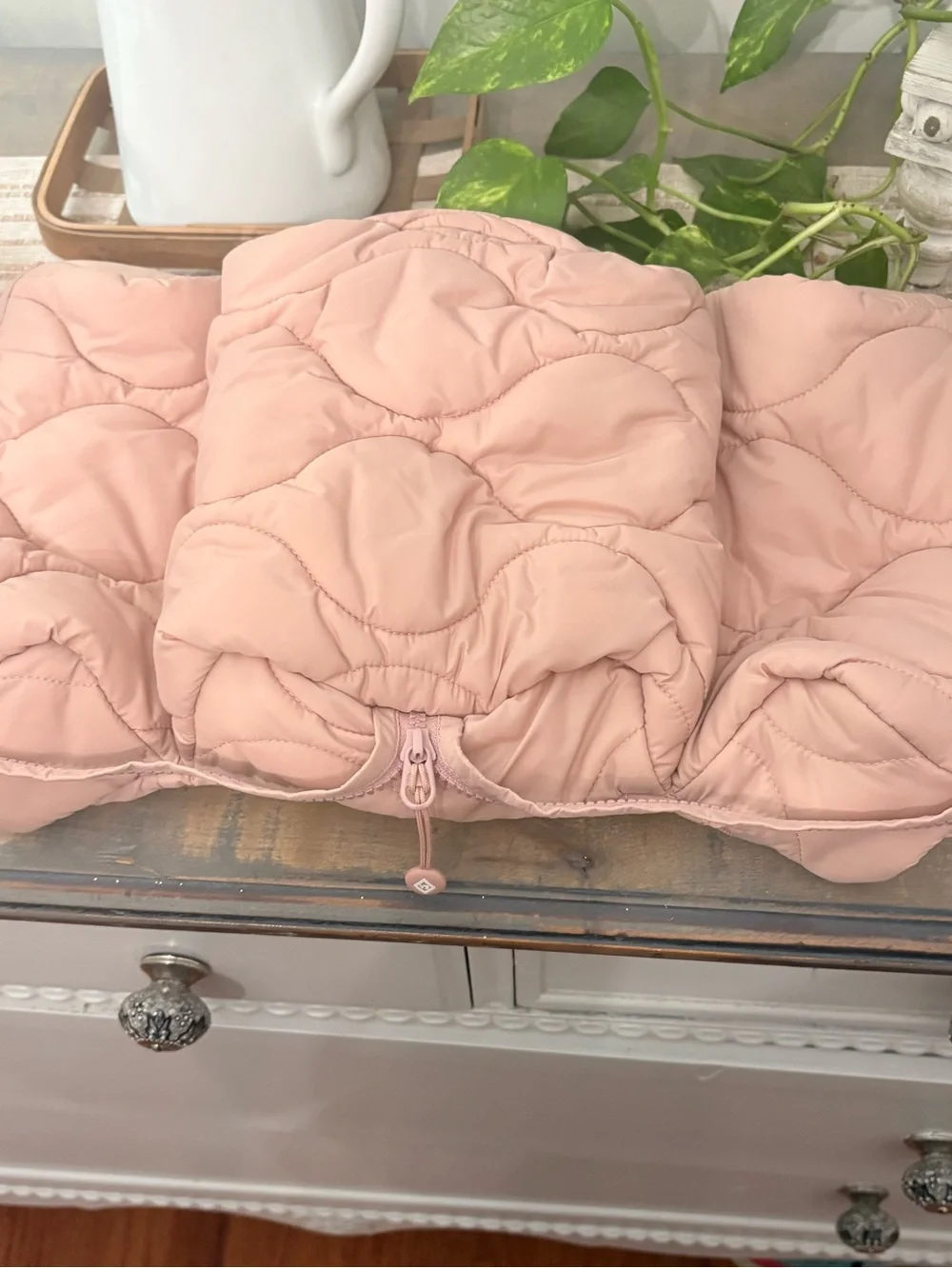 Vera Bradley Featherweight Hanging Organizer in Rose Quartz like new